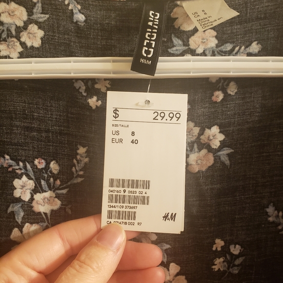 H & M dressy top - Picture 3 of 5